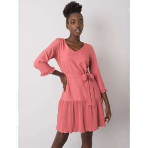 Koralové dámske šaty s plisovanou sukňou LK-SK-507733.80P-pink Veľkosť: 40