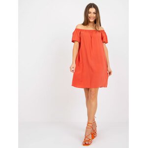 Oranžové klasické šaty Remember s výstrihom "carmen" -D73761M30145G-orange Veľkosť: XL