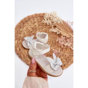 Dievčenské sandále s mašľou v bielej farbe
